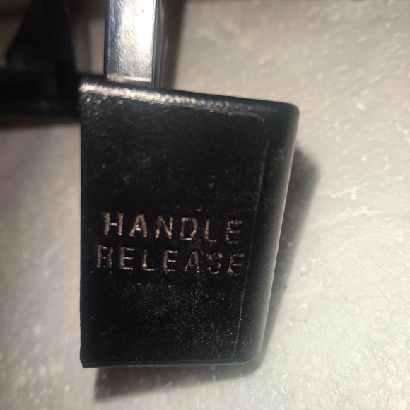 Parts for Hoover SteamVac spinbrush carpet cleaner. Model number F 5914 900 - Picture 14 of 15